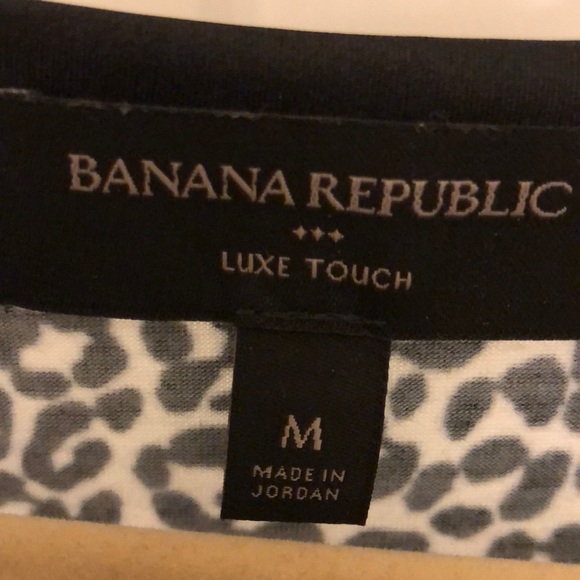 EUC  Banana republic luxe touch tee. Size medium - Picture 2 of 3